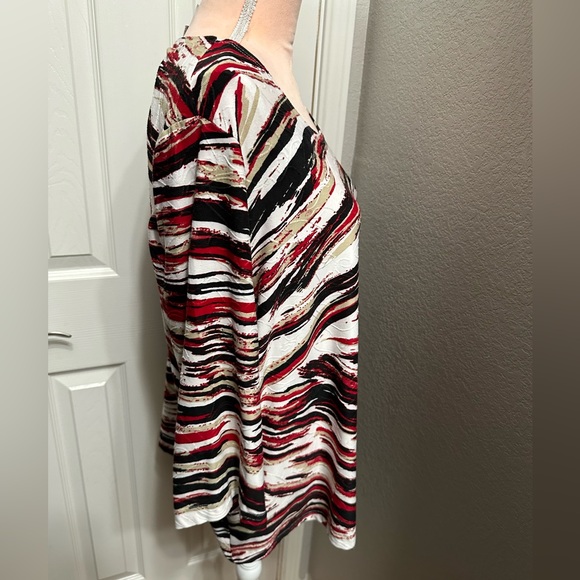 Abstract Textured Top - Picture 4 of 8